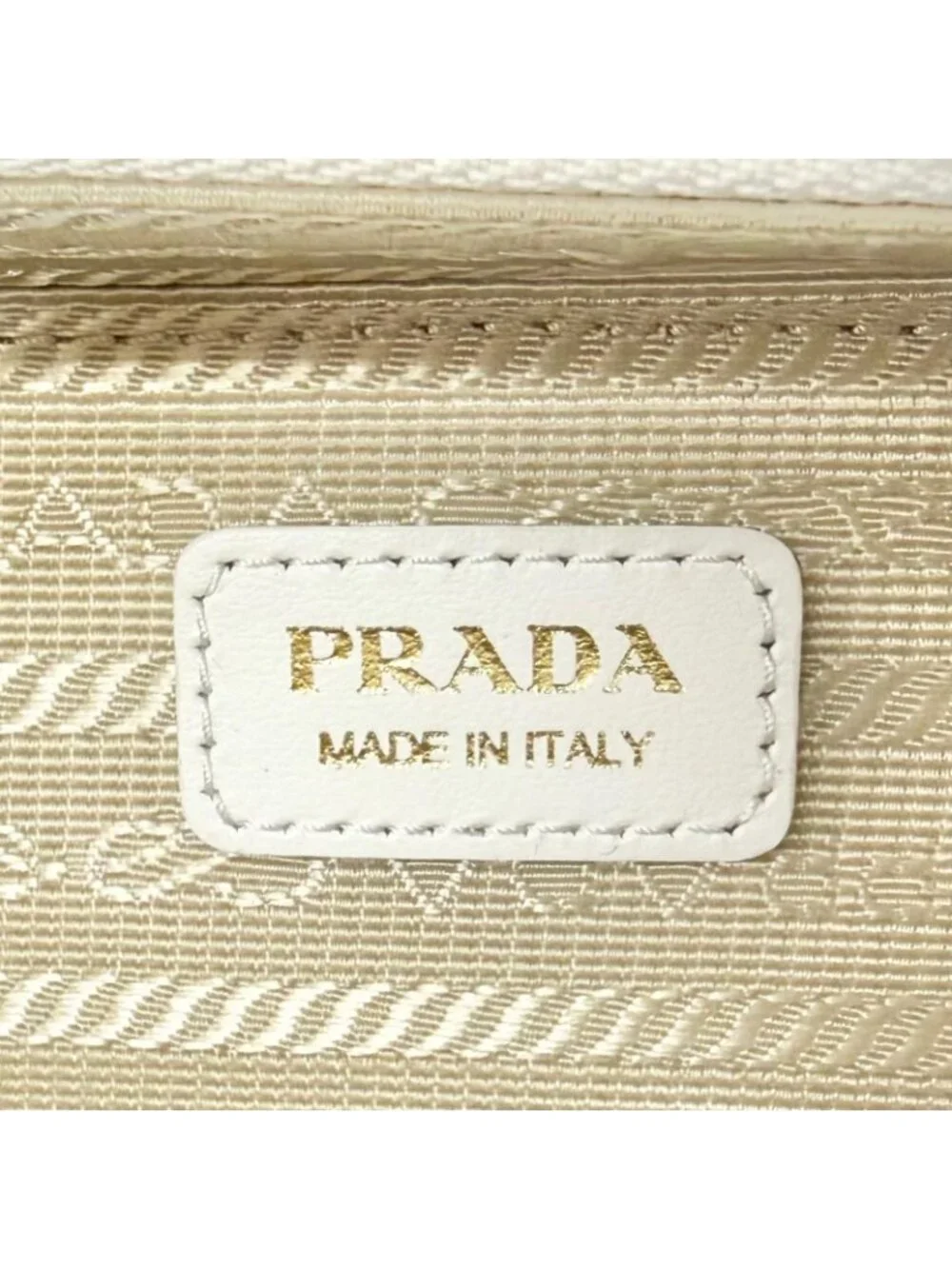 Prada brand actual